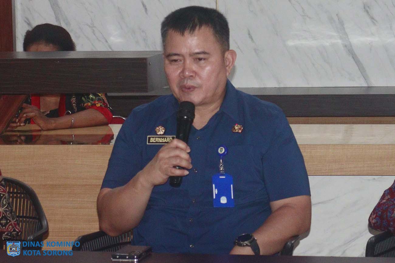 Pj. Wali Kota Sorong, Dr. Bernhard E. Rondonuwu,S.Sos., M.Si